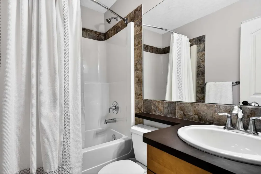 216 Everbrook Way SW Calgary AB T2Y 0E8