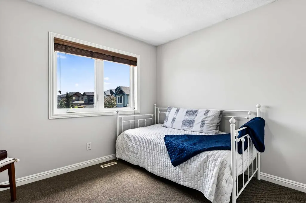 216 Everbrook Way SW Calgary AB T2Y 0E8