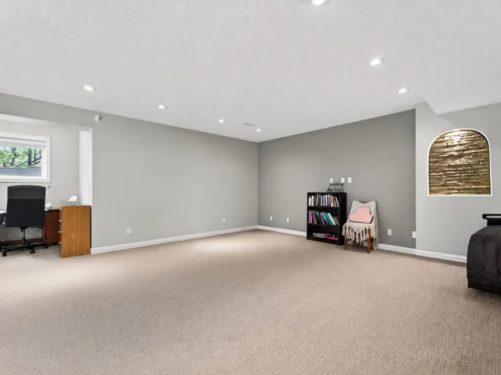 216 Everbrook Way SW Calgary AB T2Y 0E8
