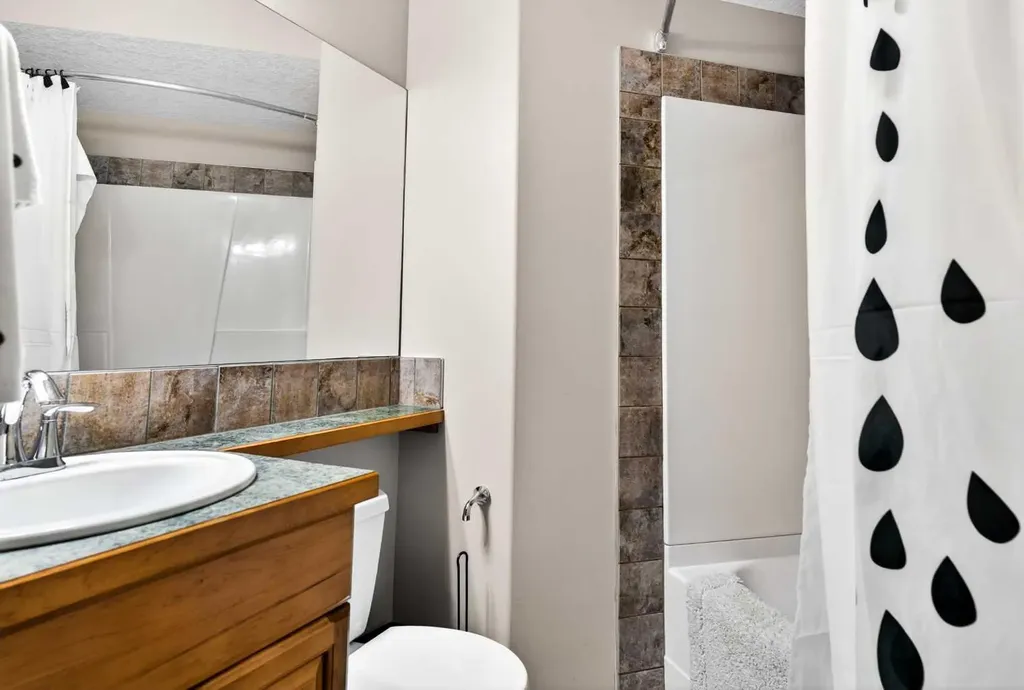 216 Everbrook Way SW Calgary AB T2Y 0E8