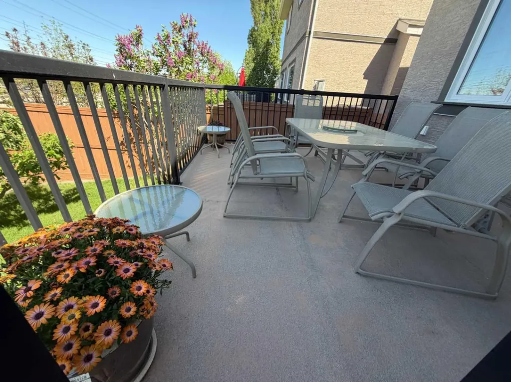 216 Everbrook Way SW Calgary AB T2Y 0E8