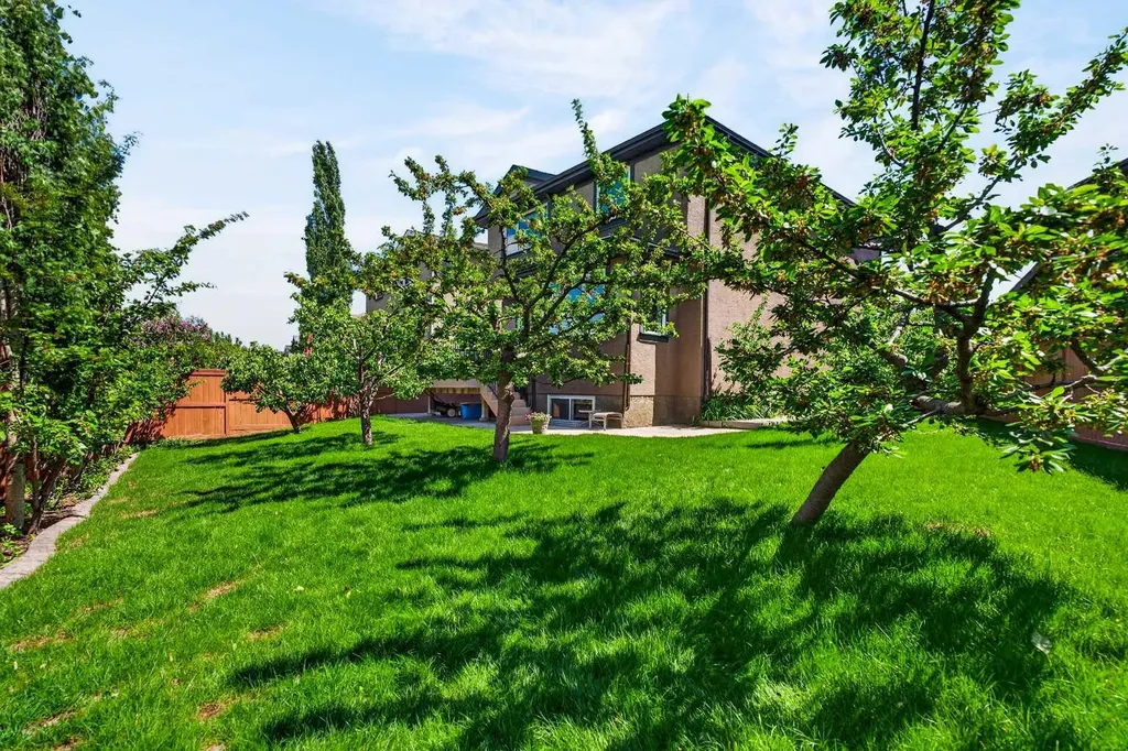 216 Everbrook Way SW Calgary AB T2Y 0E8