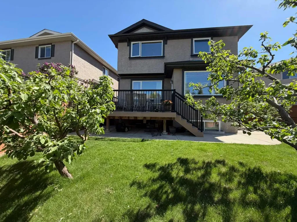 216 Everbrook Way SW Calgary AB T2Y 0E8