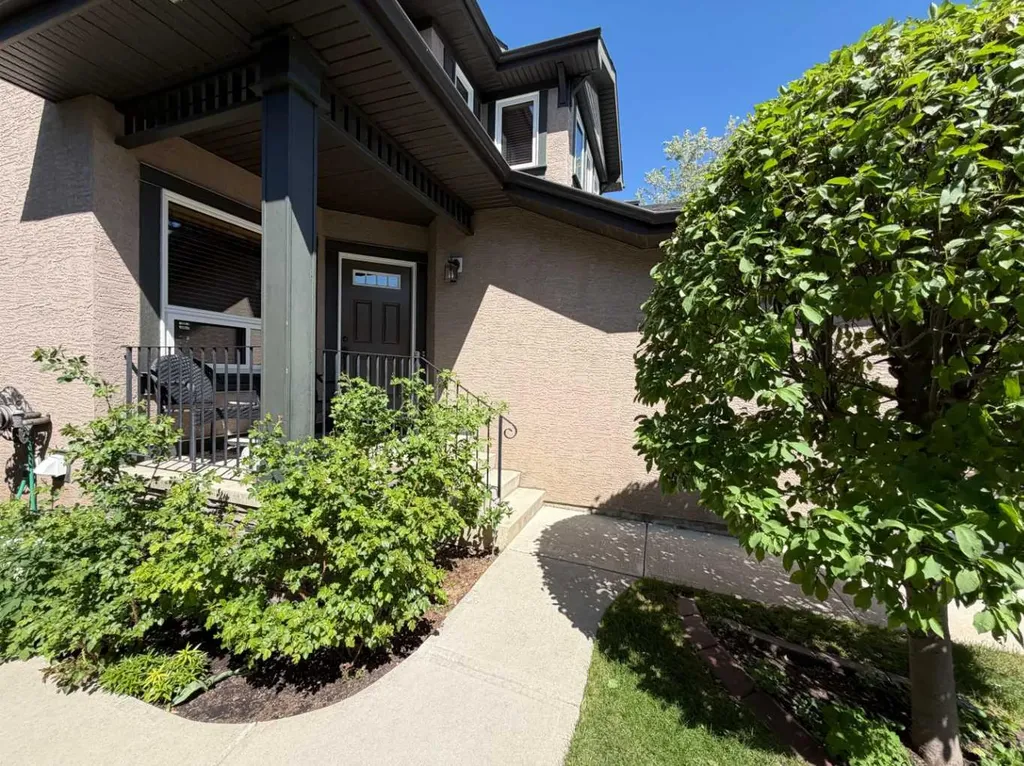 216 Everbrook Way SW Calgary AB T2Y 0E8