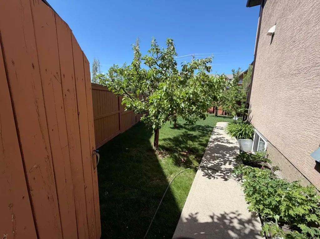 216 Everbrook Way SW Calgary AB T2Y 0E8