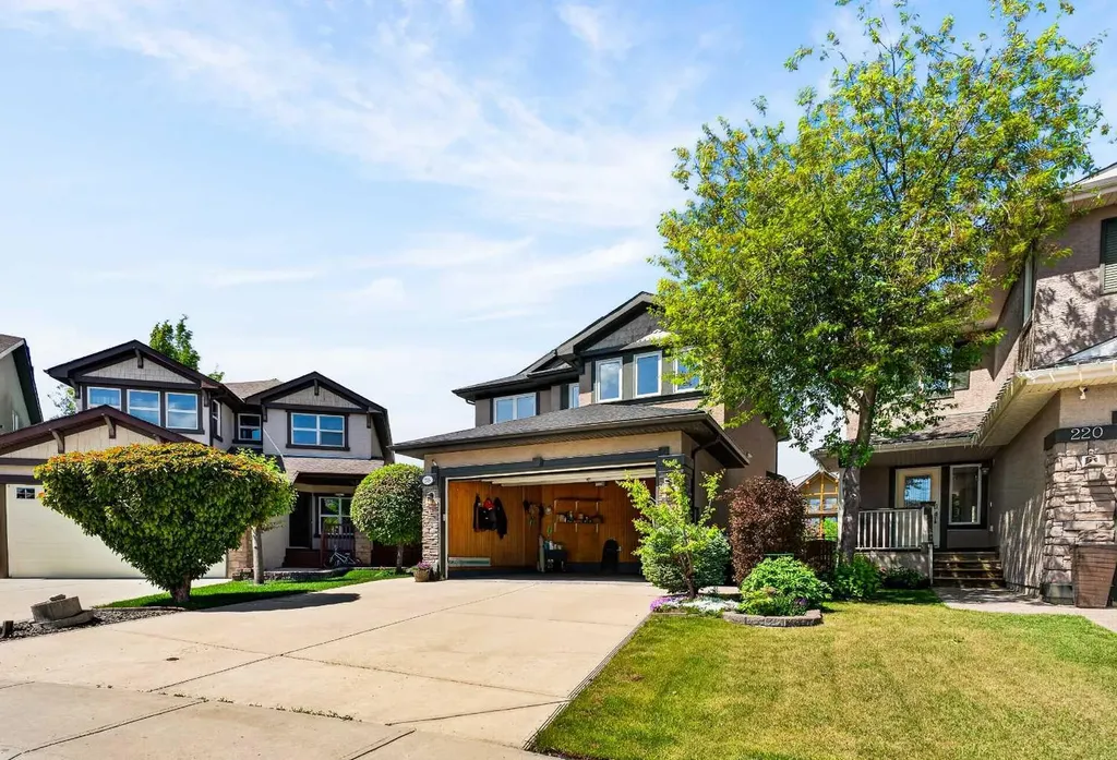 216 Everbrook Way SW Calgary AB T2Y 0E8