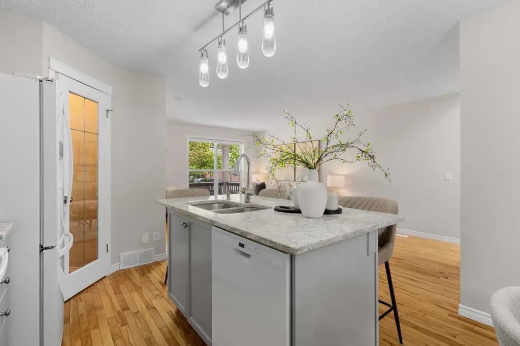 282 Prestwick Circle SE Calgary AB T2Z 3X4