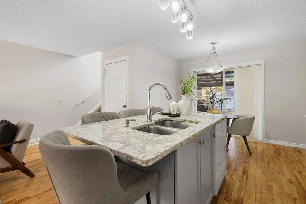 282 Prestwick Circle SE Calgary AB T2Z 3X4
