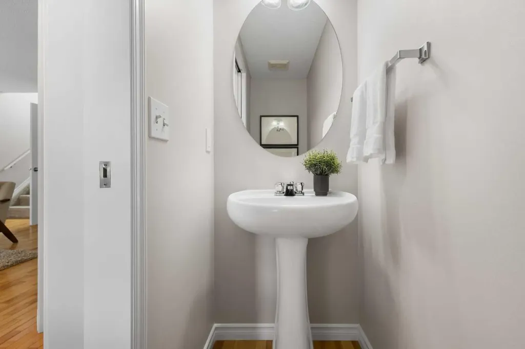 282 Prestwick Circle SE Calgary AB T2Z 3X4