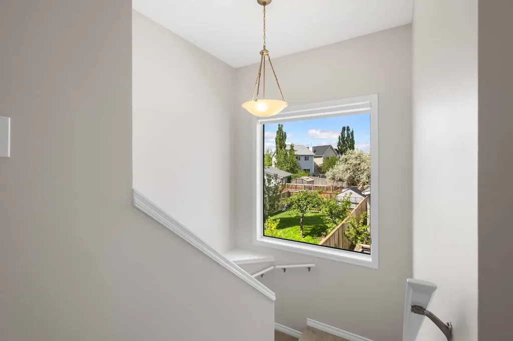 282 Prestwick Circle SE Calgary AB T2Z 3X4