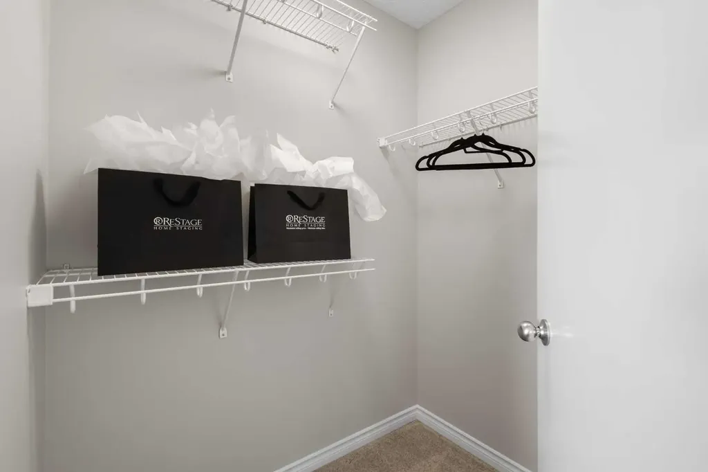 282 Prestwick Circle SE Calgary AB T2Z 3X4