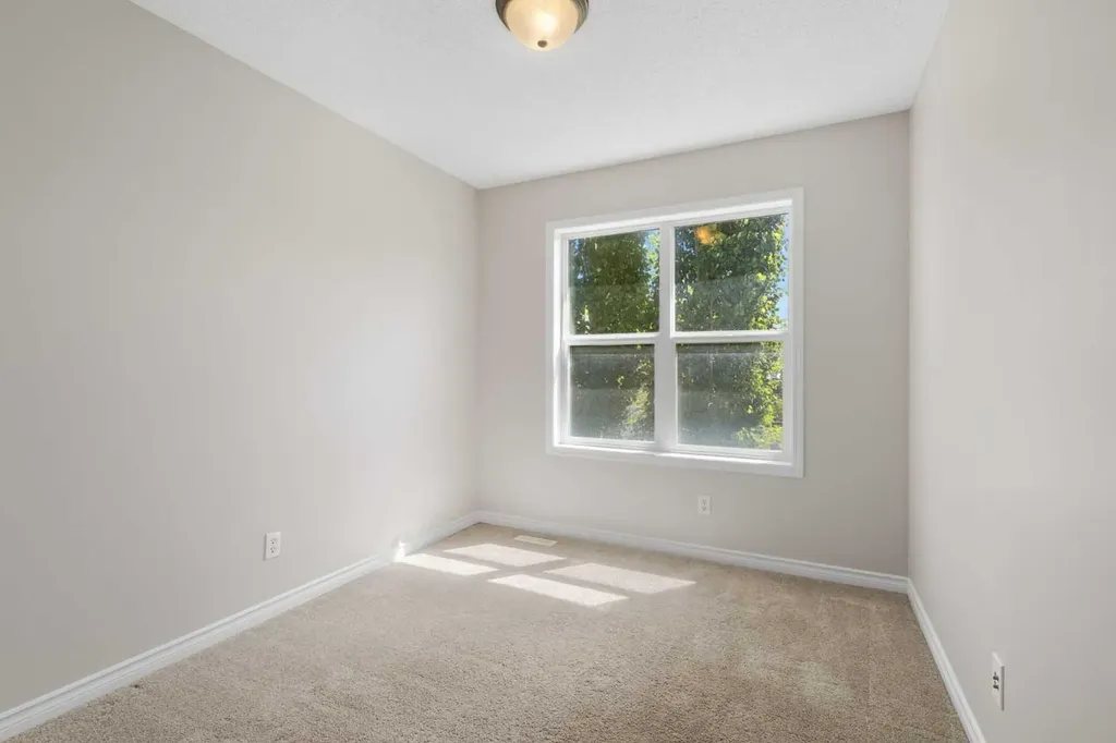 282 Prestwick Circle SE Calgary AB T2Z 3X4