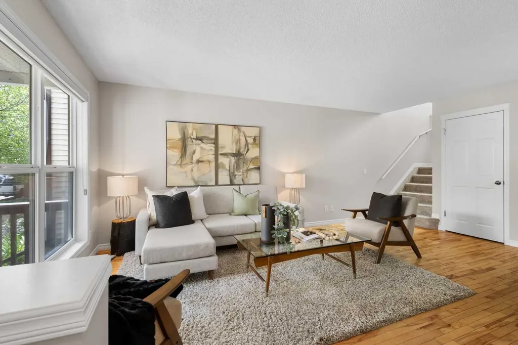 282 Prestwick Circle SE Calgary AB T2Z 3X4