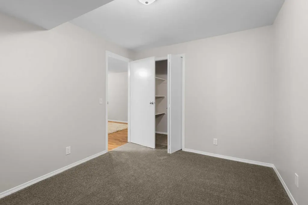 282 Prestwick Circle SE Calgary AB T2Z 3X4