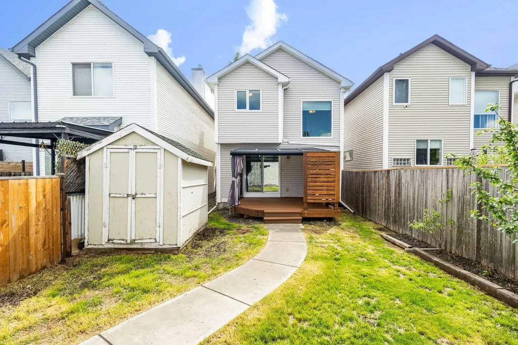 282 Prestwick Circle SE Calgary AB T2Z 3X4