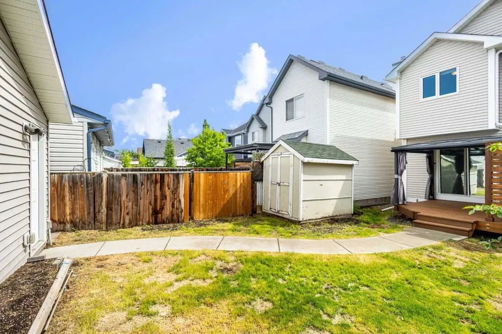 282 Prestwick Circle SE Calgary AB T2Z 3X4