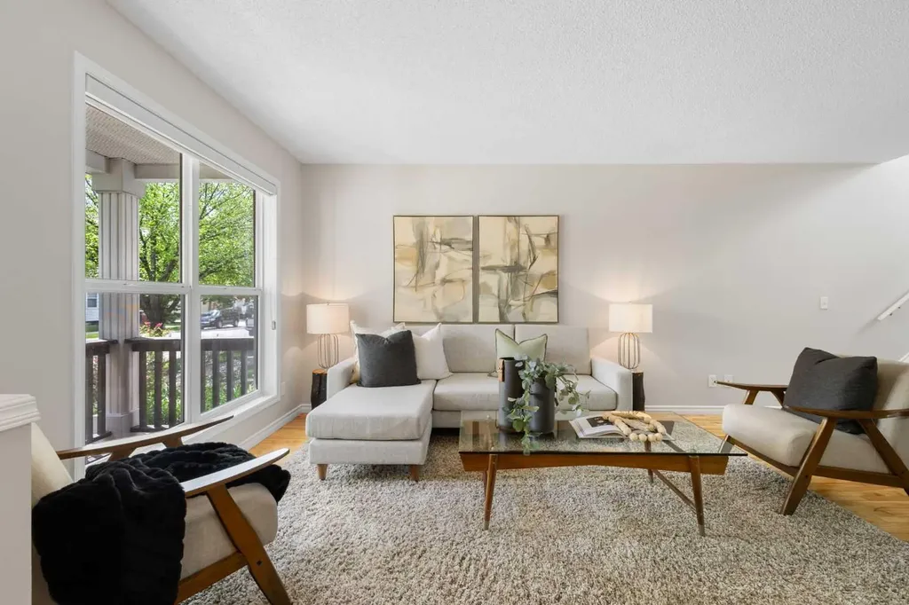 282 Prestwick Circle SE Calgary AB T2Z 3X4