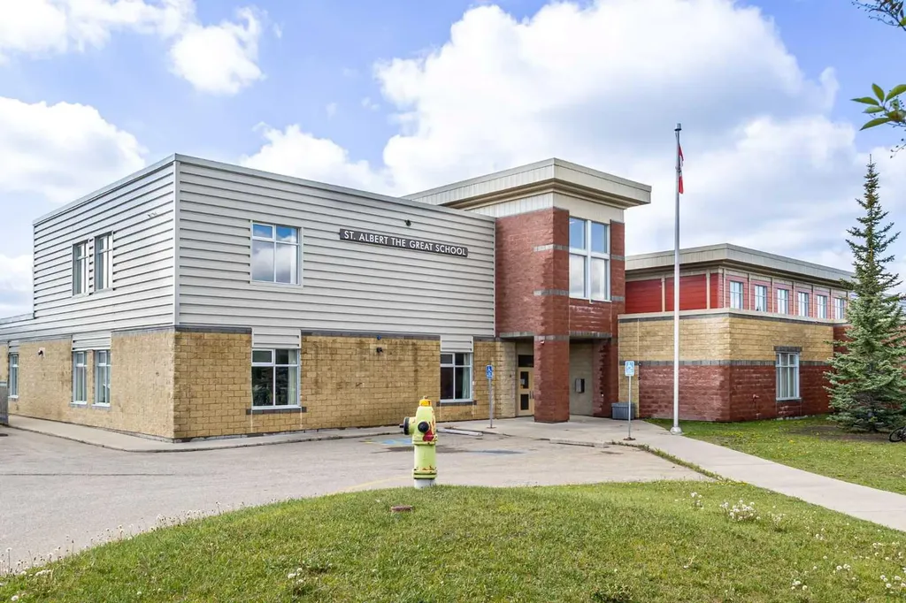 282 Prestwick Circle SE Calgary AB T2Z 3X4