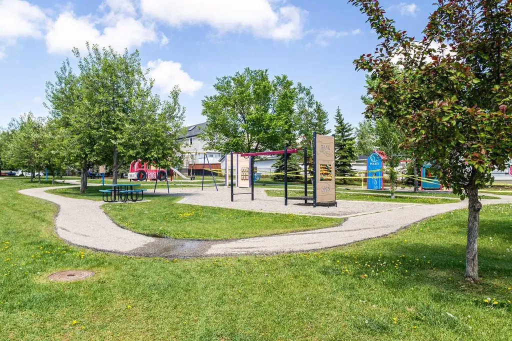 282 Prestwick Circle SE Calgary AB T2Z 3X4