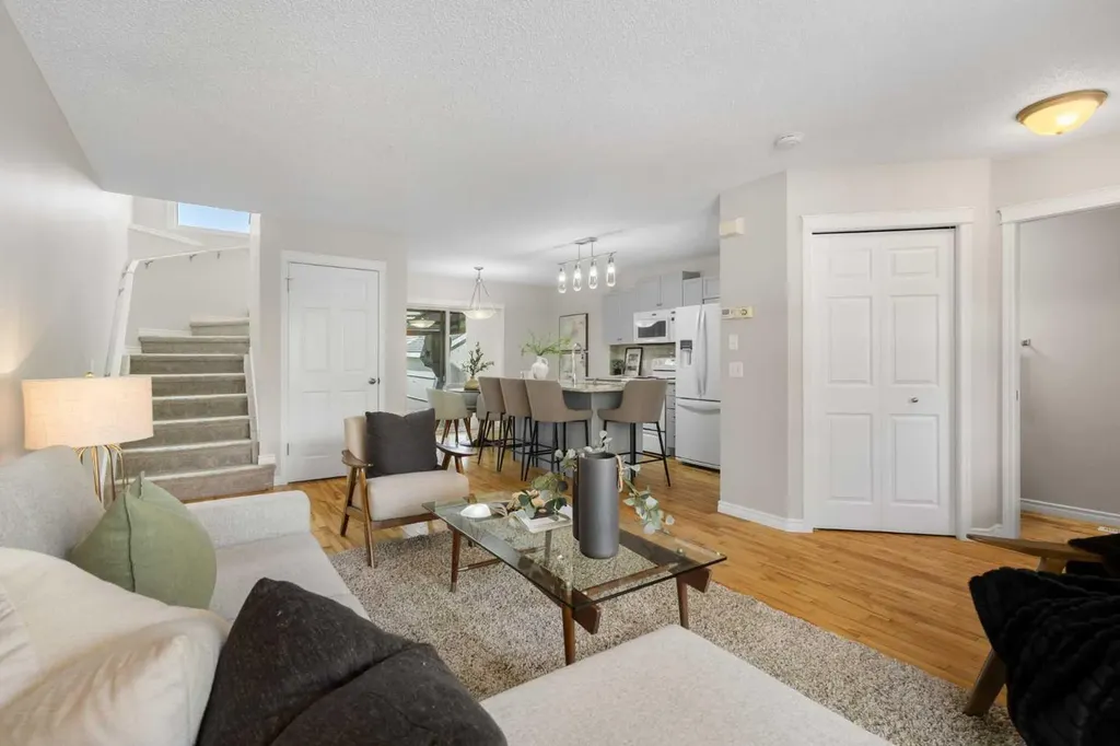 282 Prestwick Circle SE Calgary AB T2Z 3X4