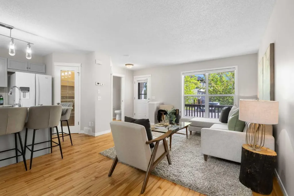 282 Prestwick Circle SE Calgary AB T2Z 3X4