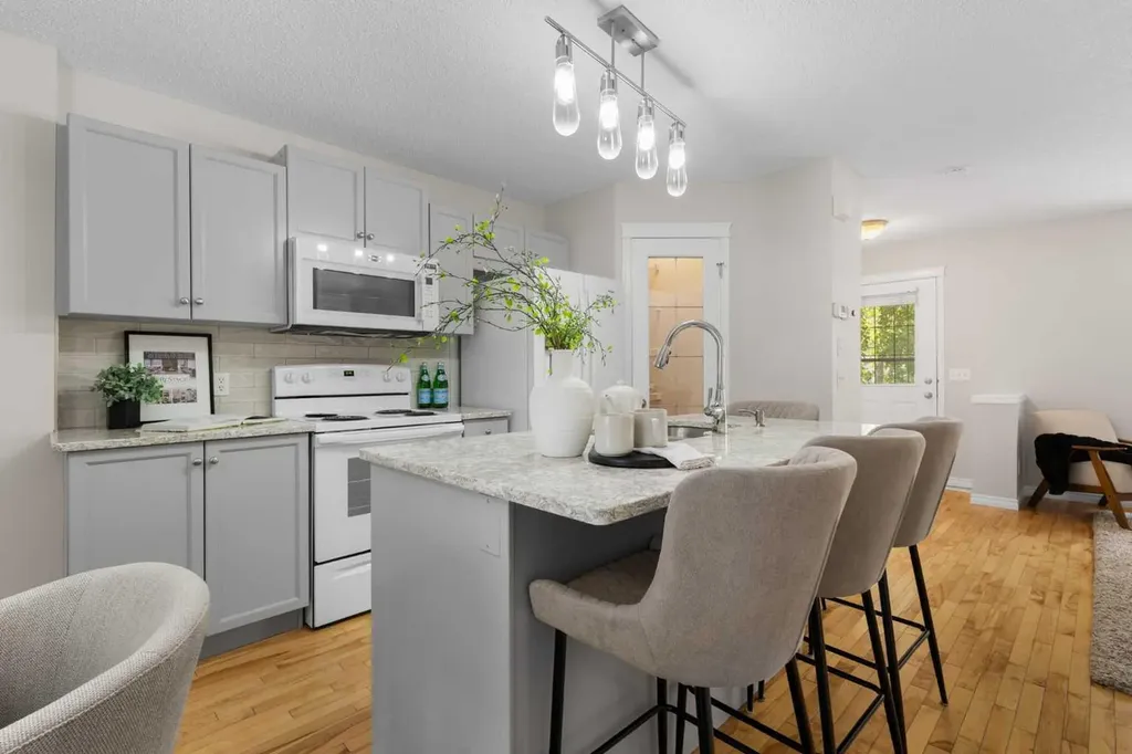 282 Prestwick Circle SE Calgary AB T2Z 3X4