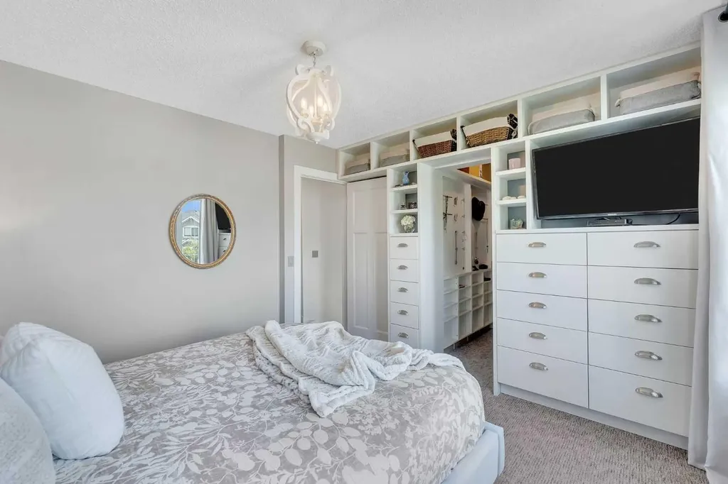 11 Citadel Acres Place NW Calgary AB T3G 5A8
