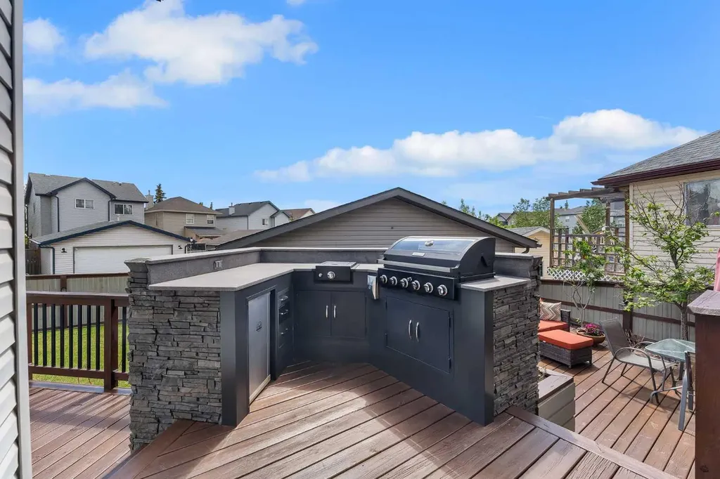11 Citadel Acres Place NW Calgary AB T3G 5A8