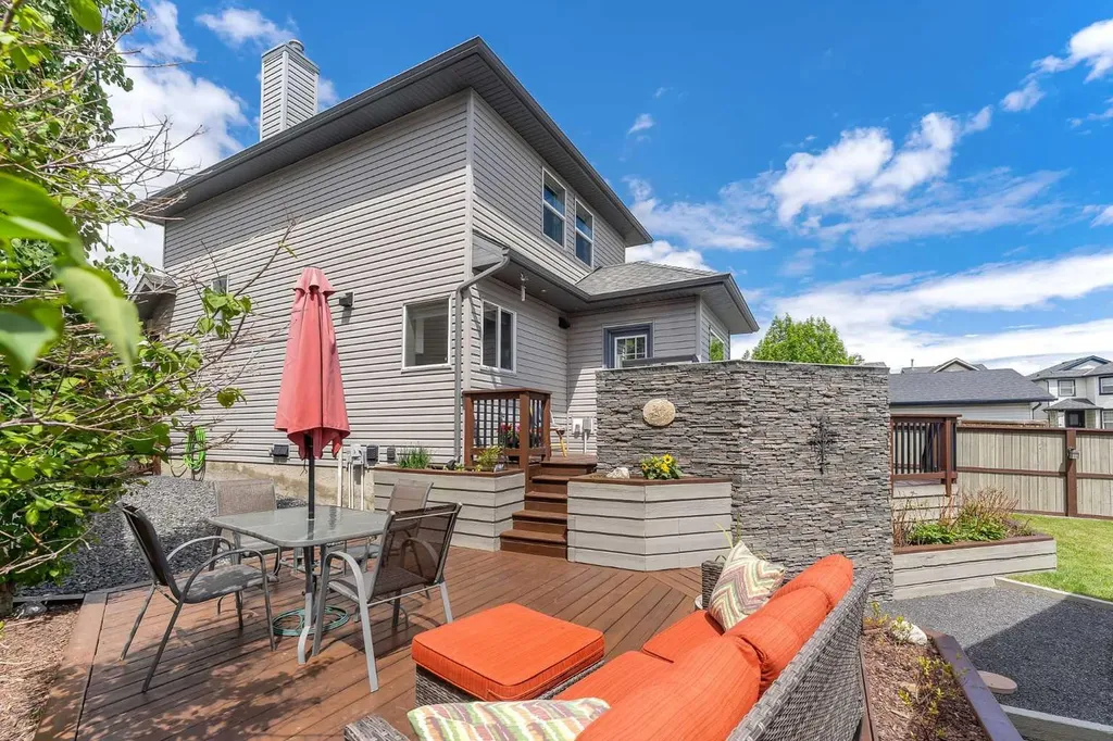 11 Citadel Acres Place NW Calgary AB T3G 5A8