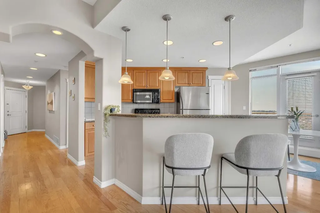 1726 14 Avenue NW Calgary AB T2N 4Y8