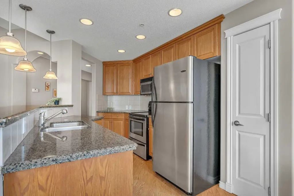 1726 14 Avenue NW Calgary AB T2N 4Y8