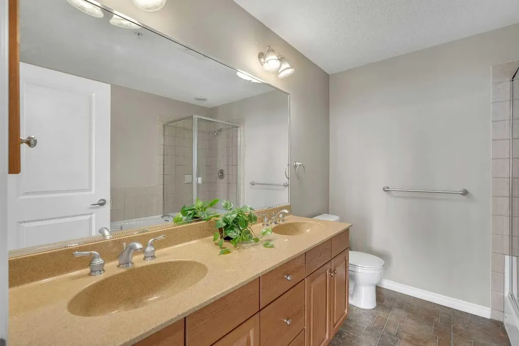 1726 14 Avenue NW Calgary AB T2N 4Y8