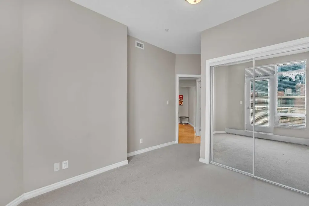 1726 14 Avenue NW Calgary AB T2N 4Y8