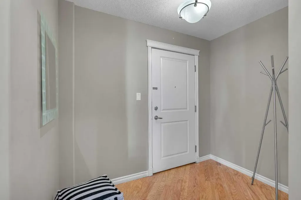 1726 14 Avenue NW Calgary AB T2N 4Y8