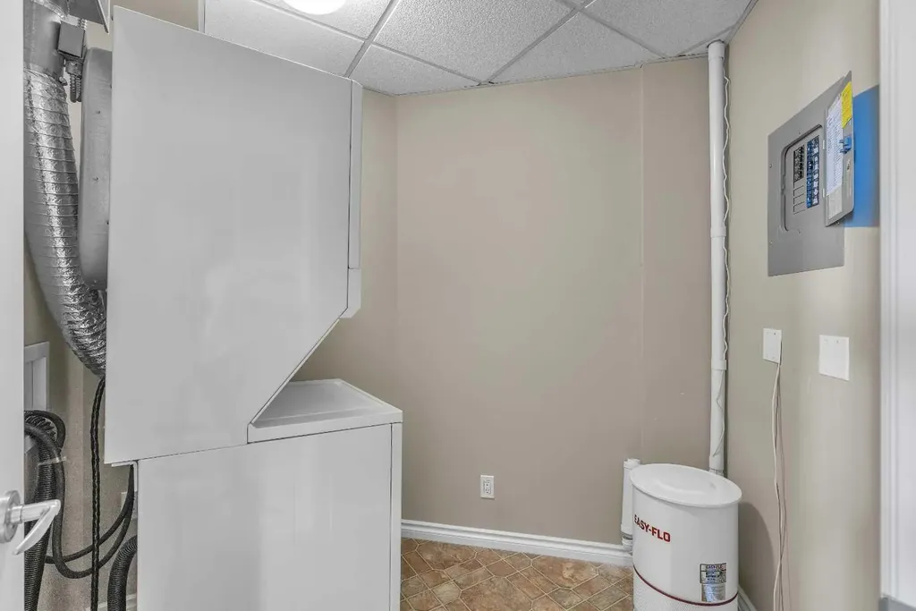 1726 14 Avenue NW Calgary AB T2N 4Y8