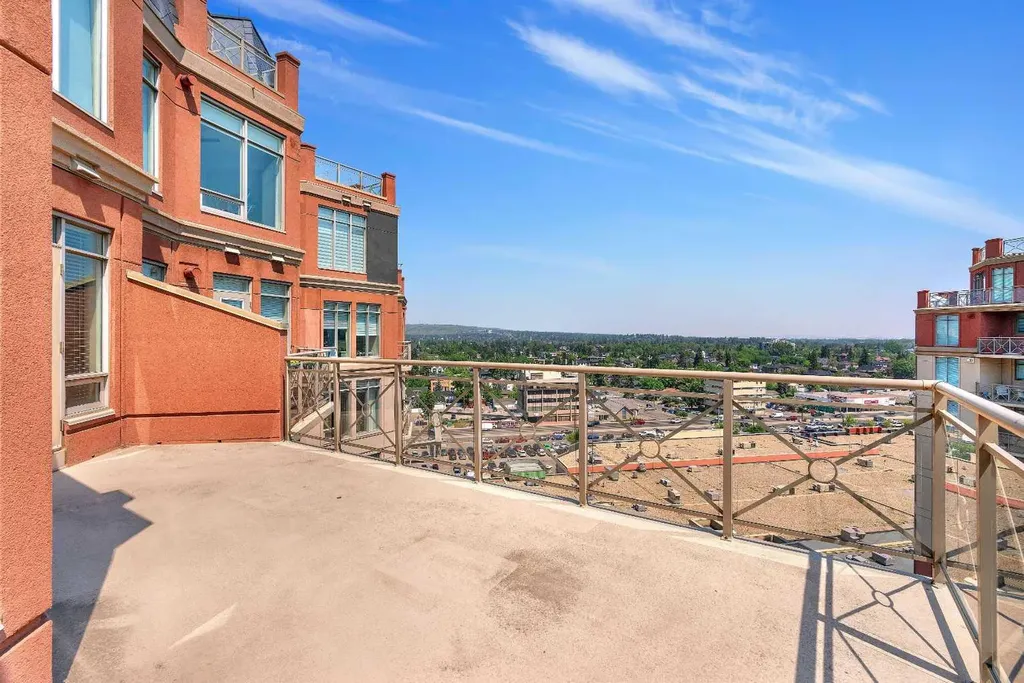1726 14 Avenue NW Calgary AB T2N 4Y8
