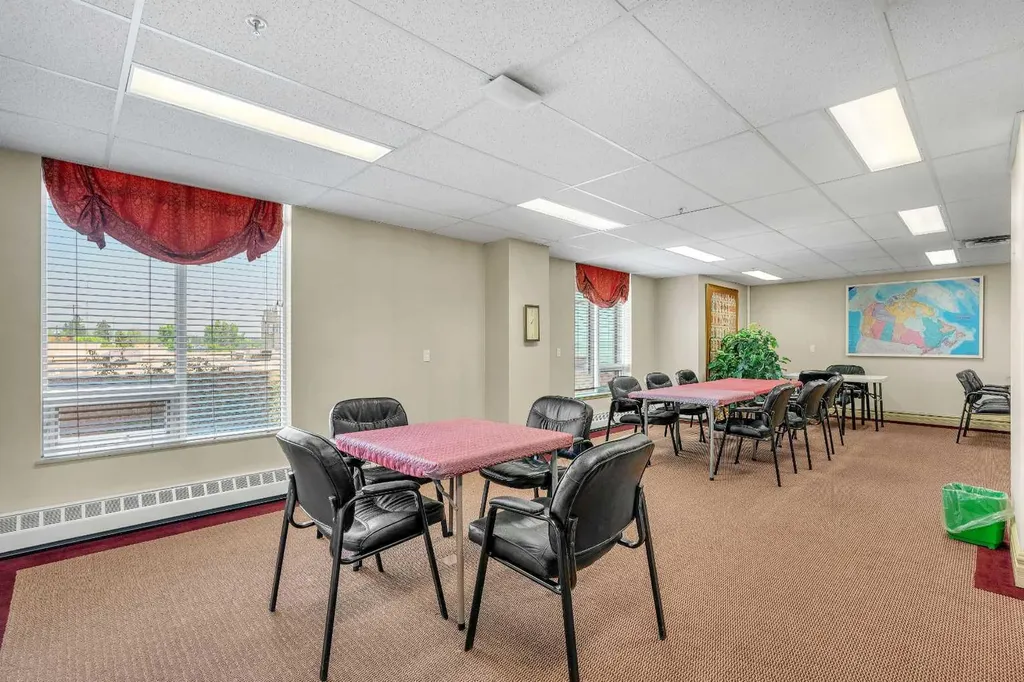 1726 14 Avenue NW Calgary AB T2N 4Y8