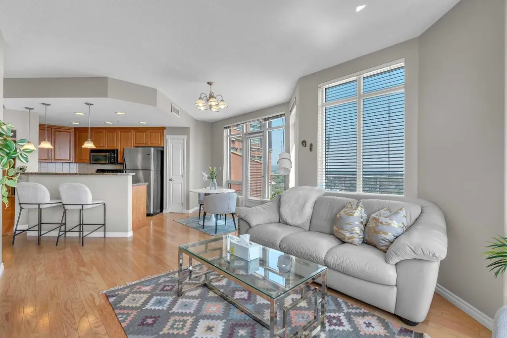 1726 14 Avenue NW Calgary AB T2N 4Y8