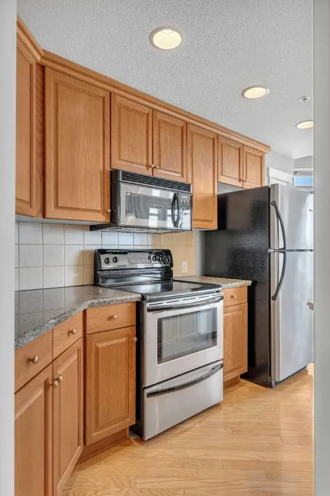 1726 14 Avenue NW Calgary AB T2N 4Y8