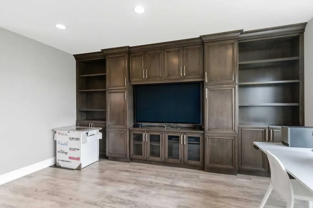 112 Dixon Road Fort Mcmurray AB T9K 0Y5