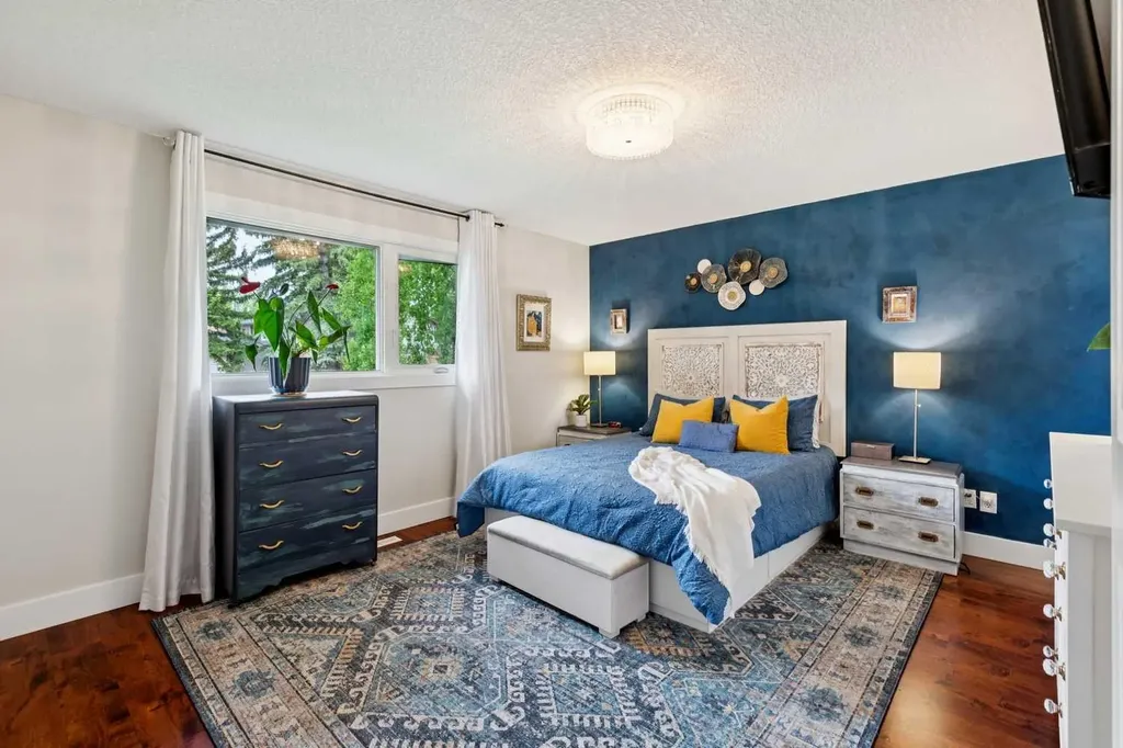 444 Bracewood Crescent SW Calgary AB T2W 3B8