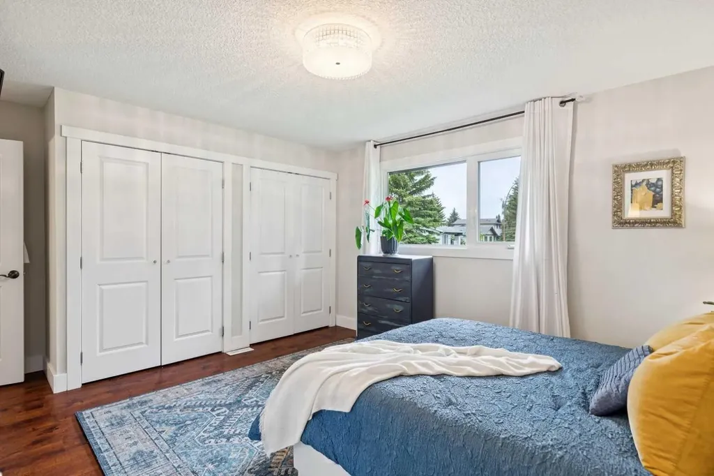 444 Bracewood Crescent SW Calgary AB T2W 3B8