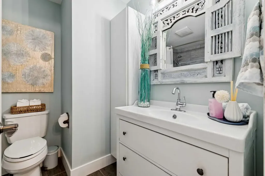 444 Bracewood Crescent SW Calgary AB T2W 3B8