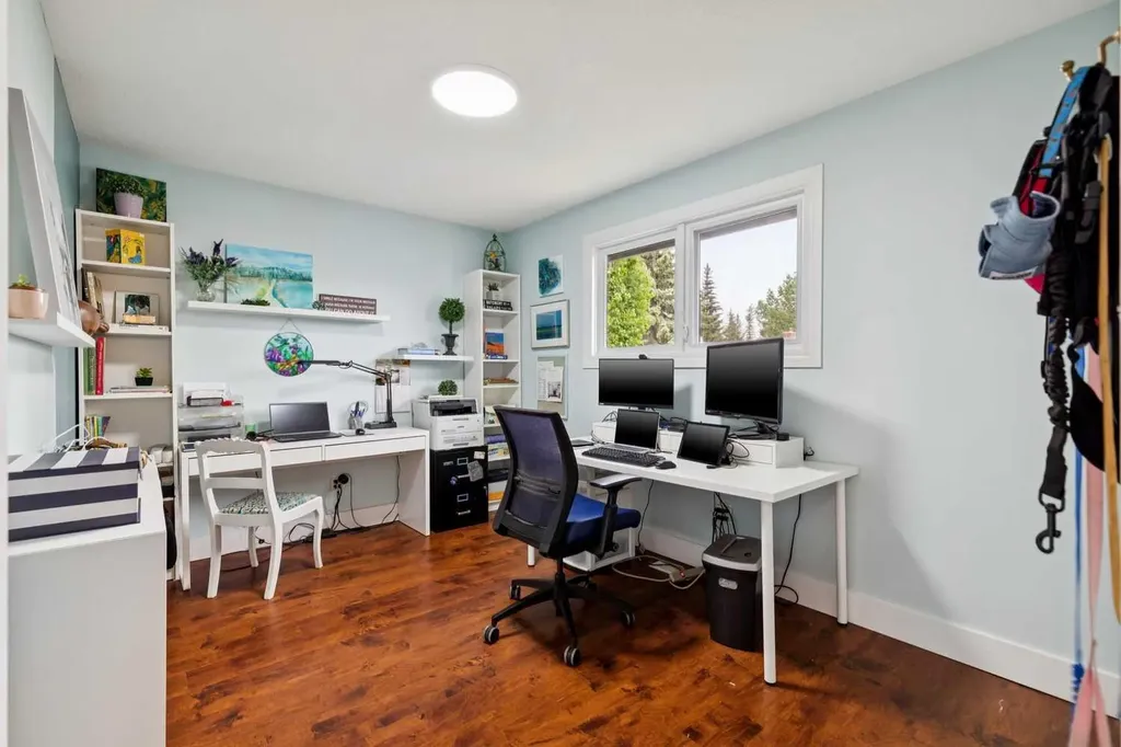 444 Bracewood Crescent SW Calgary AB T2W 3B8