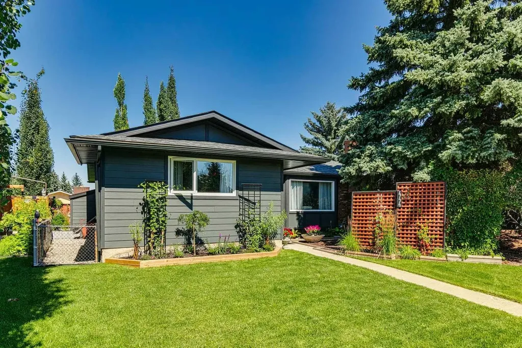 444 Bracewood Crescent SW Calgary AB T2W 3B8