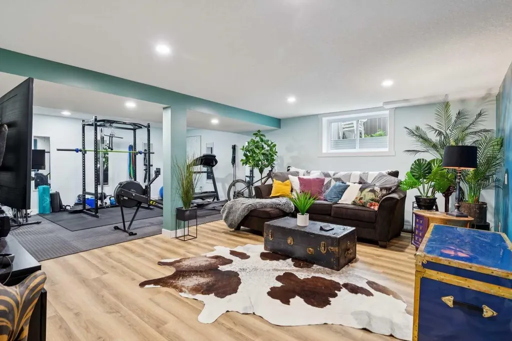 444 Bracewood Crescent SW Calgary AB T2W 3B8