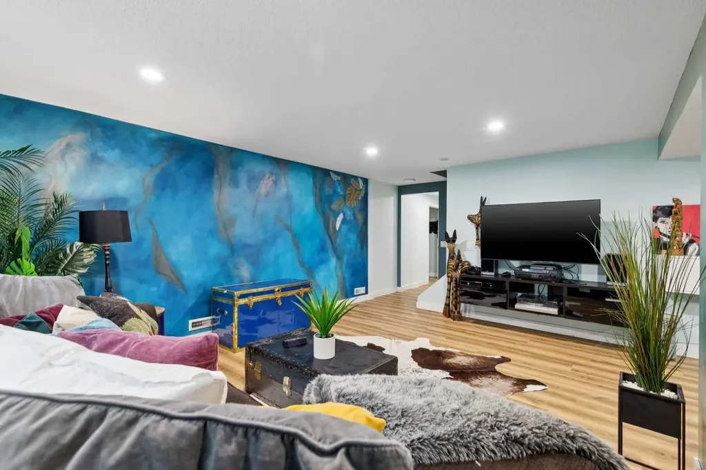 444 Bracewood Crescent SW Calgary AB T2W 3B8