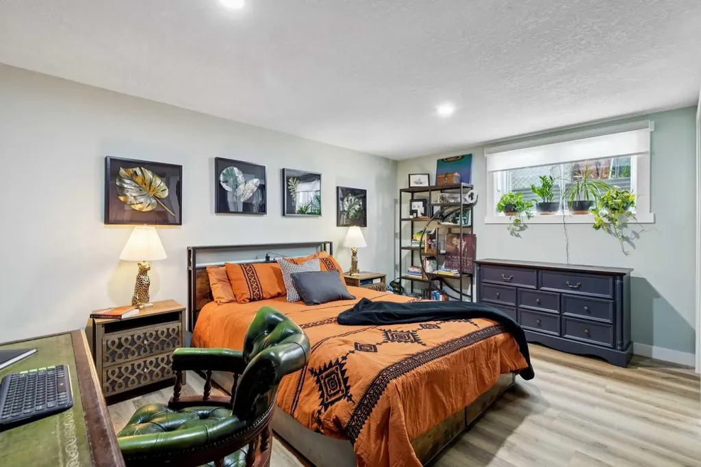 444 Bracewood Crescent SW Calgary AB T2W 3B8