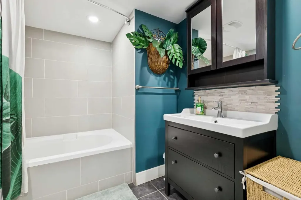 444 Bracewood Crescent SW Calgary AB T2W 3B8