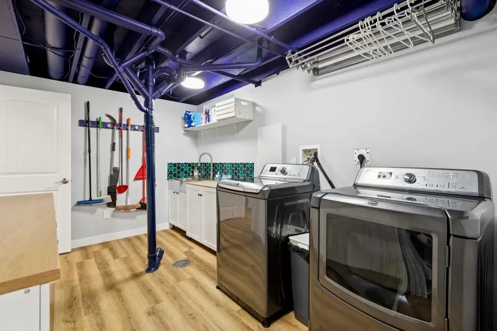 444 Bracewood Crescent SW Calgary AB T2W 3B8